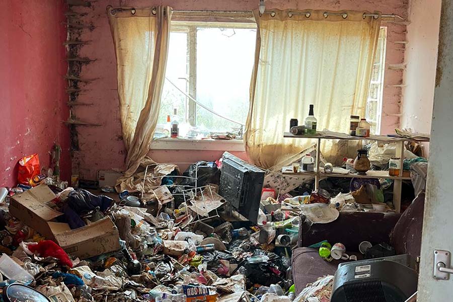 A room in a hoarder's house littered with rubbish